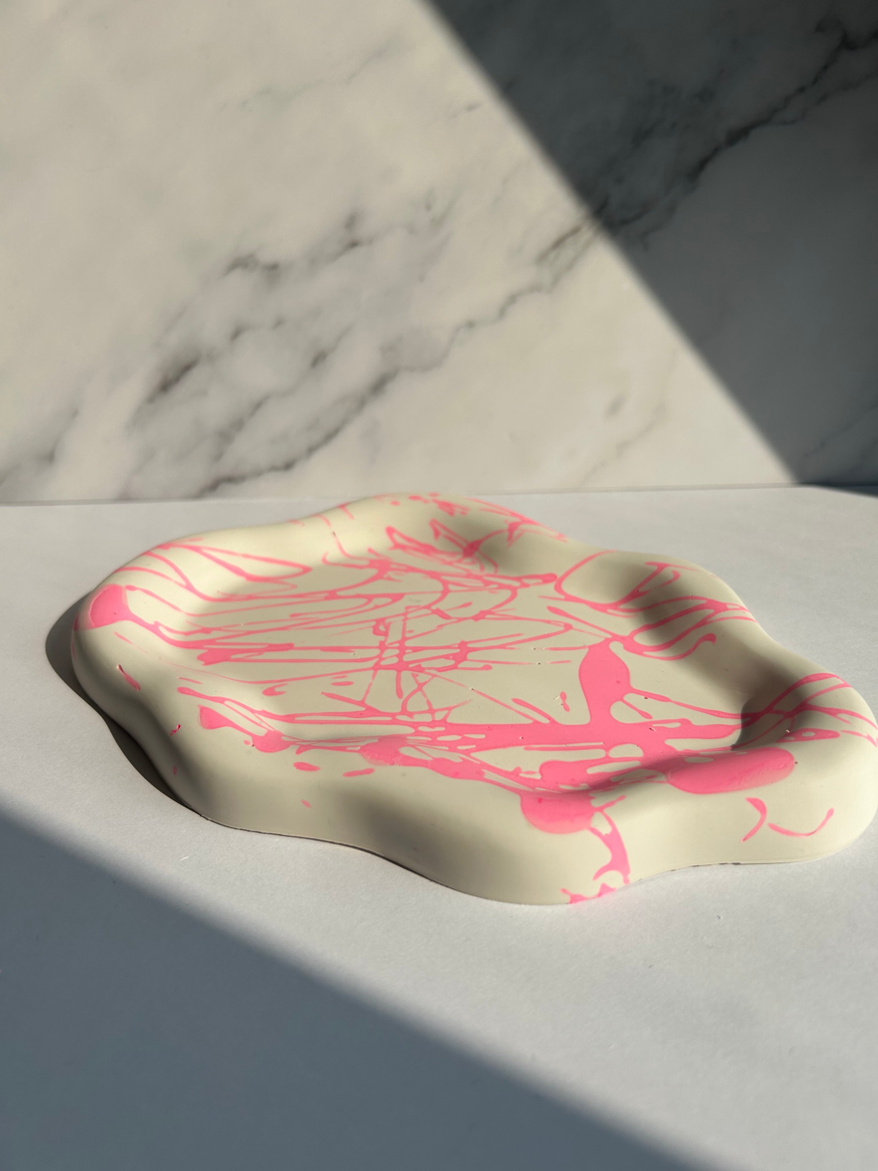 Wavey Tablett - NeonPink-CreamWhite