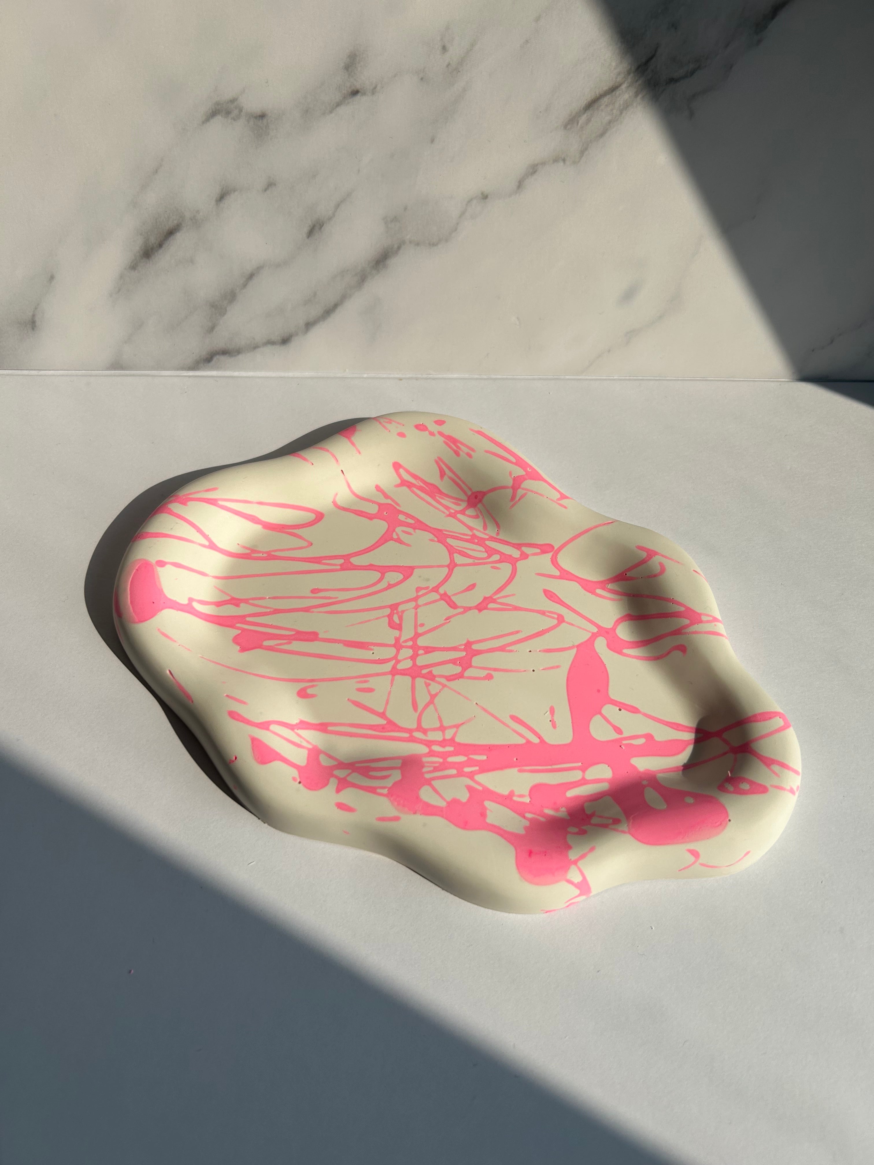 Wavey Tablett - NeonPink-CreamWhite